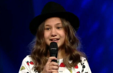 Azra Ilgaz 'Fly me to the moon'