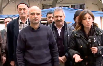 Dolandırıcıların tuzağına düşen yaşlı çifte komşularından destek!