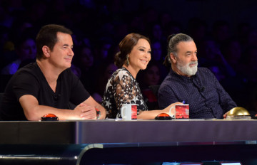 Jüri performansını öve öve bitiremedi