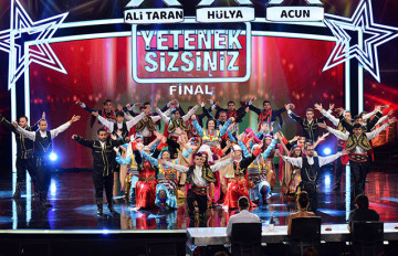 Akhok Halk Oyunları Ekibi final performansı