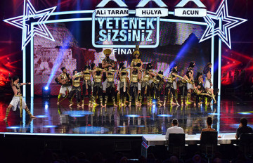 Ottoman Tiyatral Danslar Grubu final performansı