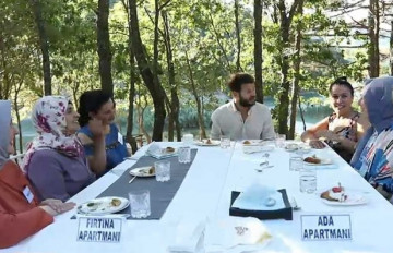 Apartmanlar Yarışıyor 8. Bölüm Tanıtımı İzle