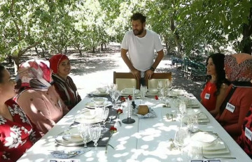 Apartmanlar Yarışıyor 10. Bölüm Tanıtımı İzle