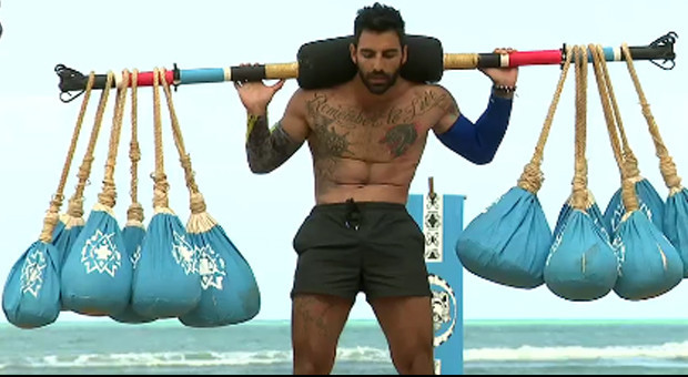 Eser West Cok Kotu Dustu Agirliklara Daha Fazla Dayanamadi Survivor