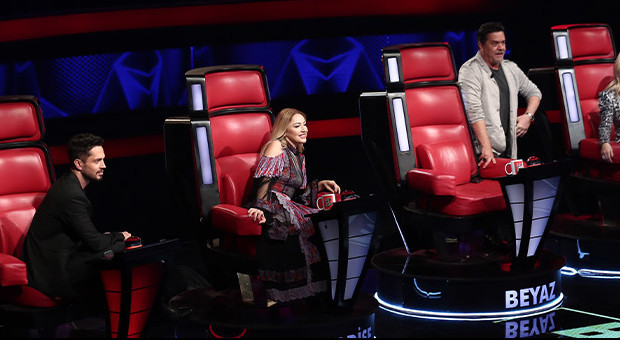 hadise ve beyaz kahkaha krizine girdi