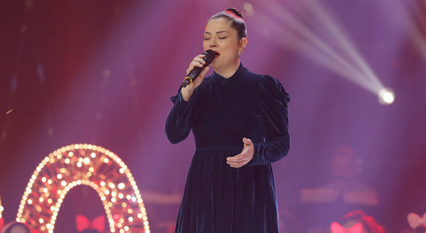 o ses turkiye 8 sezon sampiyonu lutfiye ozipek ten roxanne performansi