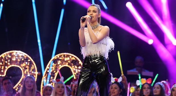 afra saracoglu ndan ah bu ben performansi