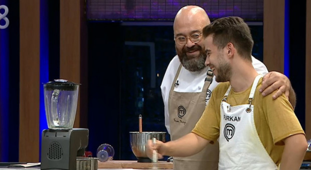 Furkan, pavlova tatlÄ±sÄ±nÄ± yaparken pudra ÅŸekeri yerine